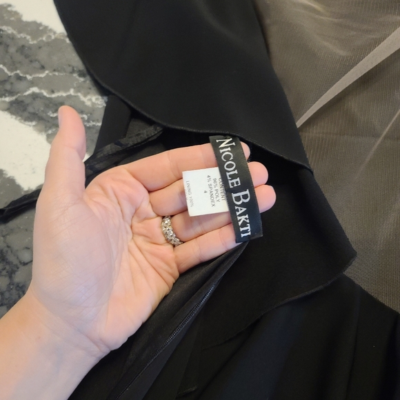 Nicole Bakti gown size 4 - Picture 8 of 9